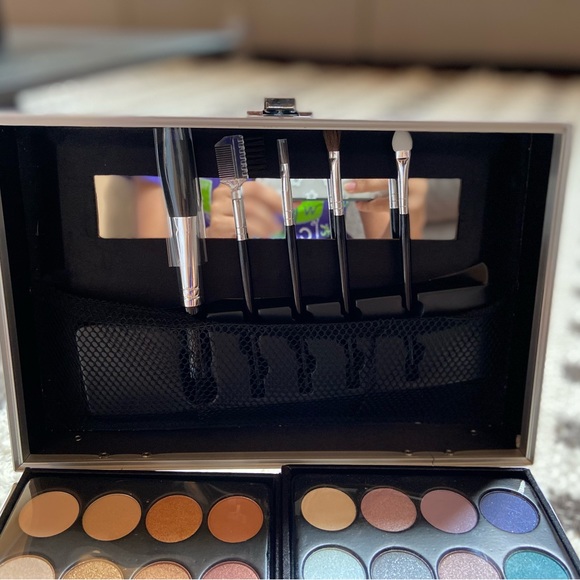 Macy’s Complete Makeup Set - Picture 4 of 7